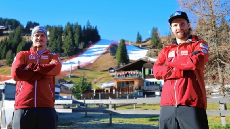 Manuel Feller (li.) und Marco Schwarz (re.) inspizierten am Freitag das Adelbodener Schneeband am Chuenis-bärgli. (Bild: Birbaumer Christof)