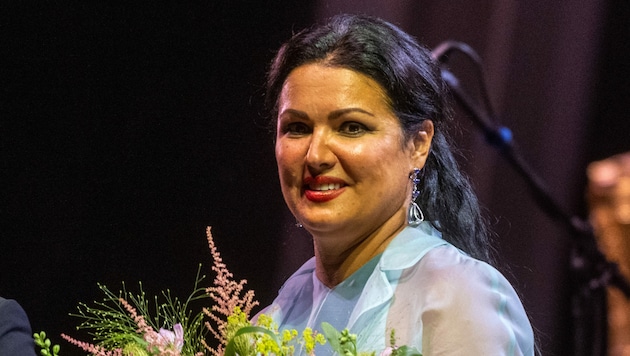 Die russische Opernsängerin Anna Netrebko bei den Schlossfestspielen in Regensburg (Bild: APA/dpa/Armin Weigel)