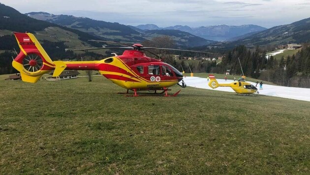 Zwei Notarzthubschrauber waren an der Piste in Westendorf im Einsatz. (Bild: ZOOM.TIROL)