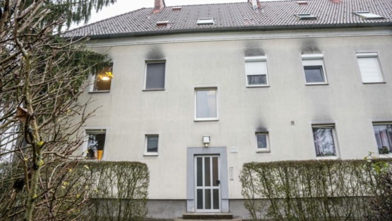 In diesem Haus kam es zur blutigen Messerattacke auf die 42-Jährige. (Bild: FOTOKERSCHI.AT / KERSCHBAUMMAYR)