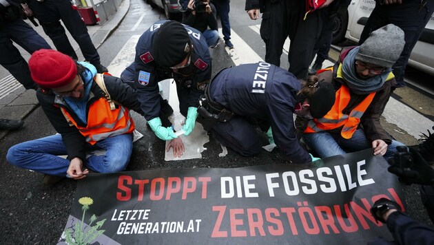 Der Klimaprotest am Montag in Wien sorgte für Chaos im Verkehr. (Bild: EVA MANHART)