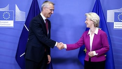 EU-Kommissionspräsidentin Ursula von der Leyen und NATO-Generalsekretär Jens Stoltenberg bei einem Treffen im EU-Hauptquartier in Brüssel im September 2022 (Bild: AFP or licensors)