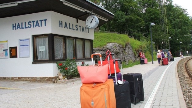 Am Bahnhof in Hallstatt suchen viele Zugfahrer vergeblich nach einer Toilette. (Bild: Hörmandinger Reinhard)