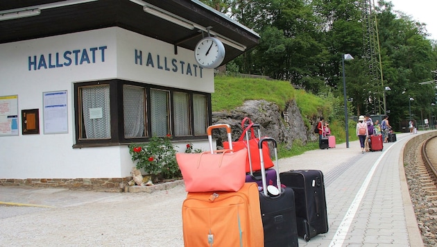 Am Bahnhof in Hallstatt suchen viele Zugfahrer vergeblich nach einer Toilette. (Bild: Hörmandinger Reinhard)