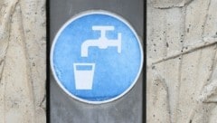 Hahn auf, Wasser ins Glas, genießen: Was bei uns immer normal war, das kann derzeit nur ein Viertel der Klagenfurterinnen und Klagenfurter. (Bild: P. Huber)