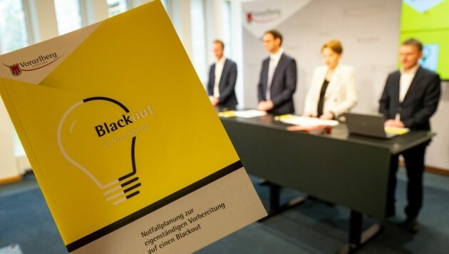 Die neue Blackout-Broschüre von Land und Gemeinden sollte man sich ausführlich zu Gemüte führen. (Bild: Land Vorarlberg / S. Serra)