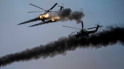 Russische Kampfhubschrauber während der Militärübung „Kaukasus 2020“, an der auch Armenien beteiligt war (Bild: APA/AFP/Dimitar DILKOFF)
