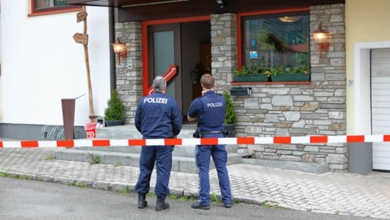 Der Tatort, das Gasthaus des 42-jährigen Angeklagten, im Salzburger Piesendorf am Tag der Tat (Bild: Roland Hoelzl)