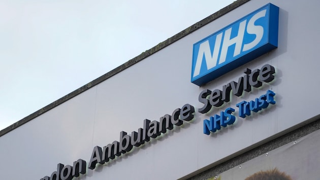 Das britische Gesundheitssystem (NHS) ist momentan überlastet. (Bild: AFP )