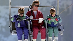 Prinzessin Diana machte mit ihren Söhnen William (links) und Harry gerne in Lech am Arlberg Skiurlaub. (Bild: MARTIN KEENE / PA / picturedesk.com)