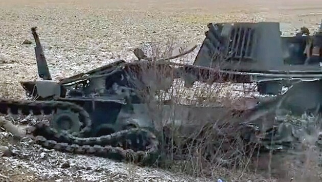 Diese Panzerhaubitze ist von Putins Armee zerstört worden. (Bild: Screenshot twitter.com/UAWeapons)