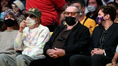 Im Oktober 2021 besuchte Jack Nicholson ein Basketball-Spiel in Los Angeles. Seitdem wurde es ruhig um den Hollywoodstar. (Bild: APA/Getty Images via AFP/GETTY IMAGES/KEVORK DJANSEZIAN)