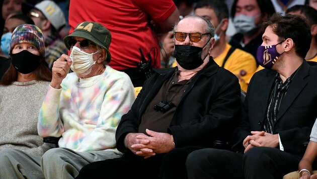 Im Oktober 2021 besuchte Jack Nicholson ein Basketball-Spiel in Los Angeles. Seitdem wurde es ruhig um den Hollywoodstar. (Bild: APA/Getty Images via AFP/GETTY IMAGES/KEVORK DJANSEZIAN)