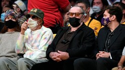 Im Oktober 2021 besuchte Jack Nicholson ein Basketball-Spiel in Los Angeles. Seitdem wurde es ruhig um den Hollywoodstar. (Bild: APA/Getty Images via AFP/GETTY IMAGES/KEVORK DJANSEZIAN)