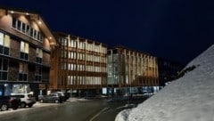 The new two-part community center including event hall in Lech. (Bild: Lech Zürs Tourismus)