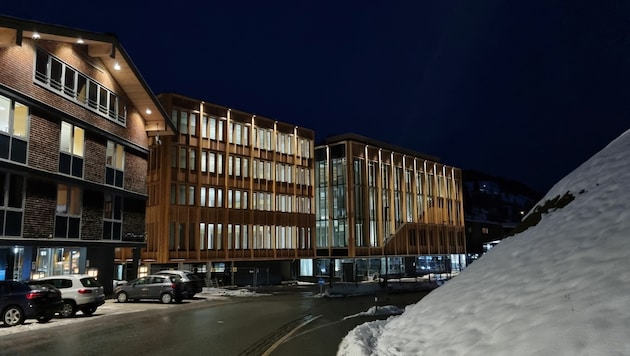 The new two-part community center including event hall in Lech. (Bild: Lech Zürs Tourismus)