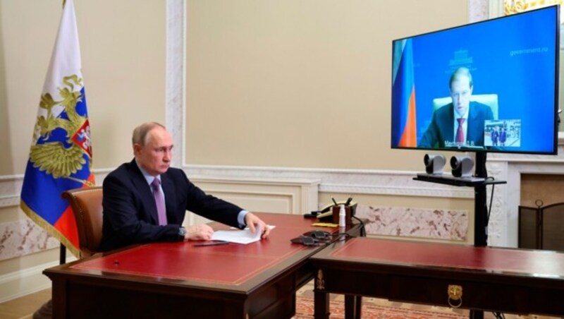 Putin kanzelte seinen Vertrauten per Video-Call ab. (Bild: AP)