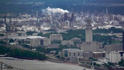Eine Exxon-Raffinerie (Bild: AP)