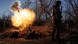 Soldaten der Ukraine (Bild: AP/Evgeniy Maloletka)