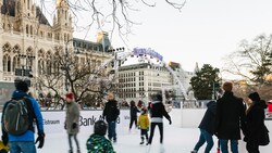 Noch bis 3. März kann man sich bei Wiener Eistraum am Rathausplatz austoben. (Bild: Stadt Wien Marketing / Theresa Wey)
