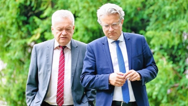 Anton Lang (links) und Christopher Drexler brüten über möglichem Kauf der restlichen Energie-Steiermark-Anteile. (Bild: Christian Jauschowetz)