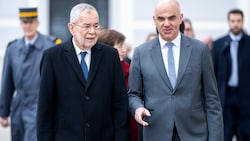 Österreichs Bundespräsident Alexander van der Bellen (links) und sein Schweizer Amtskollege Alain (rechts) Berset (Bild: APA/Georg Hochmuth)
