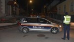En Berndorf (distrito de Baden) dos personas murieron en un acto sangriento.  Una persona resultó gravemente herida.  En la imagen: la escena del crimen acordonada.  (Imagen: APA/REVUE MENSUAL THOMAS LENGER)