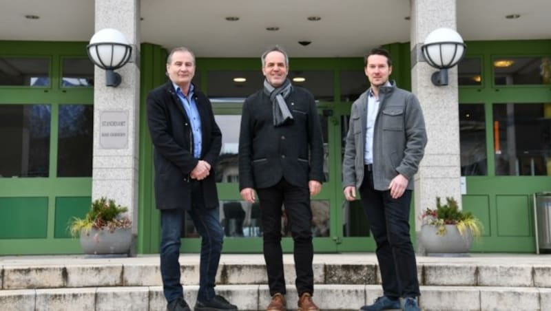 Die Goiserer Politiker Alfred Pfandl, Leopold Schilcher und Hansjörg Peer (v. l.) hoffen auf eine Umwidmung des Hotels Dachstein. (Bild: Dostal Harald)