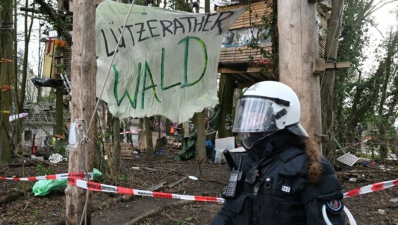 Für die Polizei sei die Räumung schneller vorangegangen als erwartet. (Bild: APA/dpa/Federico Gambarini)