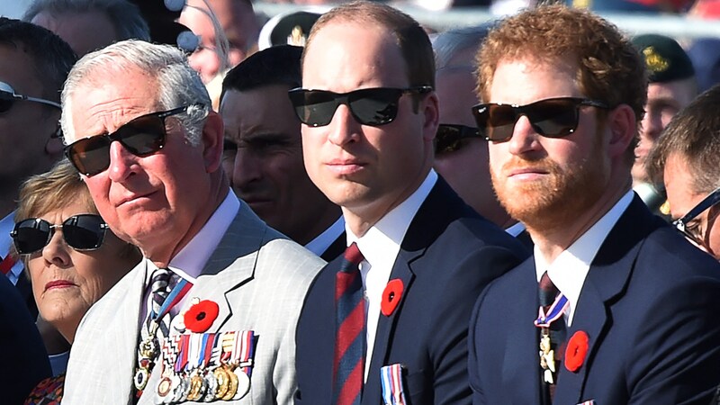 Ein Bild aus besseren, friedlichen Tage: Charles, William und Harry (Bild: Philippe HUGUEN / POOL / AFP)