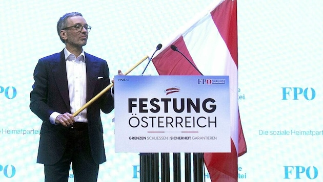 Die Einstellung der FPÖ zu Europa macht den Botschaftern sorgen – und ist auch der Knackpunkt in den Verhandlungen mit der ÖVP. (Bild: APA/ALEX HALADA)