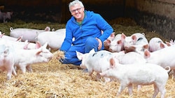 Johannes Tomic hat sich sogar mit der Psyche der Schweine auseinandergesetzt. (Bild: EVELYN HRONEK)