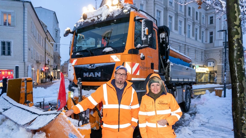 Stadträtin Sandra Wassermann fuhr die ganze Nacht mit der Schneeräumung mit, um sich ein Bild von den Arbeiten zu machen. (Bild: Stadtkommunikation/Wiedergut)