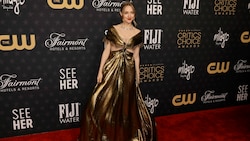 Amanda Seyfried strahlte trotz Kleiderpanne bei den 28. „Critics Choice Awards“ im Fairmont Century Plaza in Los Angeles in ihrer goldenen Robe von Dior. (Bild: APA/Kevin Winter/Getty Images for Critics Choice Association/AFP)