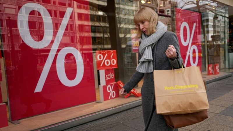 Ohne Strompreisbremse hätte die Inflation im Dezember 10,8 Prozent betragen. (Bild: AP/Pavel Golovkin)