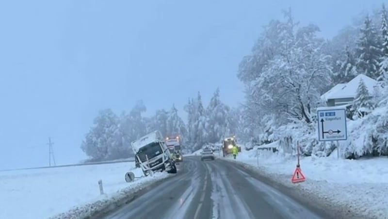 Auch der Spar hat mit dem Schnee Probleme (Bild: zVg)