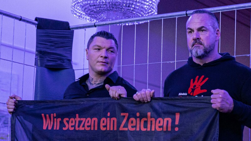 Veranstalter Roberto d‘Atri (li.) mit Anti-Mobbing-Trainer Carsten Stahl (re). (Bild: Manfred Szieber)