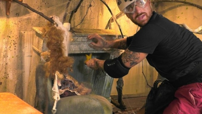 Tag 4: Dschungelprüfung „Puppengraus“. Gigi Birofio findet im Erdgeschoss einen Stern. (Bild: Foto: RTL)