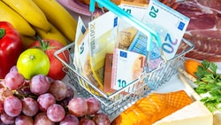 Die Teuerungsraten bei Nahrungsmitteln sind weiterhin zweistellig. (Bild: andrzejrostek - stock.adobe.com)