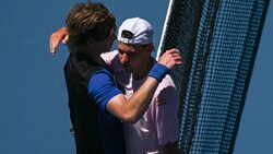 Andrej Rublew (li.) mit Dominic Thiem (re.) (Bild: APA/AFP/ANTHONY WALLACE)