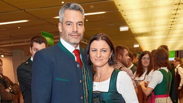 Karl Nehammer und Ehefrau Katharina (Bild: Starpix/ Alexander TUMA)