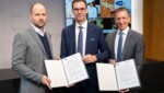 LR Tittler, LH Wallner y el jefe de AMS, Bereuter, firmaron un acuerdo sobre medidas de política laboral el martes.  (Imagen: Estado de Vorarlberg/ Alexandra SERRA)