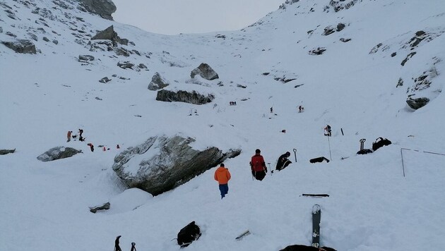 Begretter aus dem Lungau und aus dem Pongau suchten nach der elfköpfigen Gruppe. (Bild: Riedler, Huettegger, Mayerhofer und Kremser/Bergrettung Salzburg)