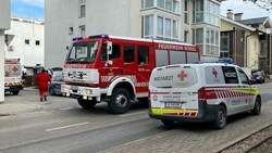 Einsatz in Wörgl: Eine 83-Jährige wurde von einem Paketwagen mitgeschleift. (Bild: zoom.tirol)