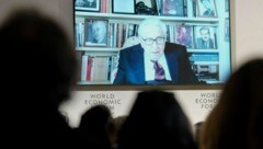 Er sei der Ansicht, dass die Idee einer „neutralen Ukraine“ nicht mehr sinnvoll sei, erklärte Kissinger am Dienstag in einer Videoschaltung (Bild) beim Weltwirtschaftsforum in Davos. (Bild: Associated Press)