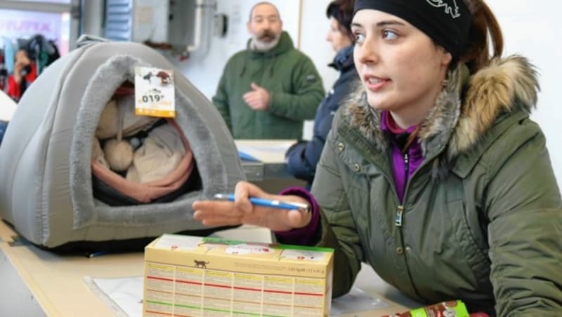 Die Tierbesitzer müssen eine SoMa-Karte haben, um Futter und Zubehör beziehen zu können. (Bild: Fischer Claudia)