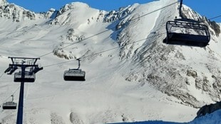 „Wegen eines Stromausfalls an den Motoren funktioniert der Sessellift Festoure an der Skistation Superdévoluy nicht“, hieß es in einer Mitteilung. (Bild: Hubert Rauth (Symbolbild))