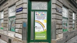 En el jardín de infancia Minibambini en Goldschlagstraße 29, también existe una gran incertidumbre entre los padres.  Una madre ahora está haciendo más acusaciones.  (Imagen: Christoph Engelmaier)