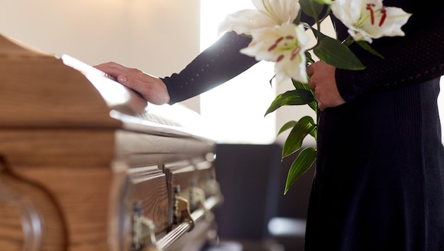 What remains of a person after their death? Their last will and testament. Good information and preparation are needed to ensure that this is actually fulfilled. (Bild: stock.adobe.com - lev dolgachov)
