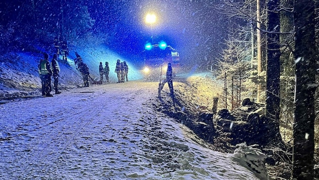 Eine Person wurde bei dem Verkehrsunfall am frühen Donnerstagmorgen schwer verletzt. (Bild: Markus Tschepp)